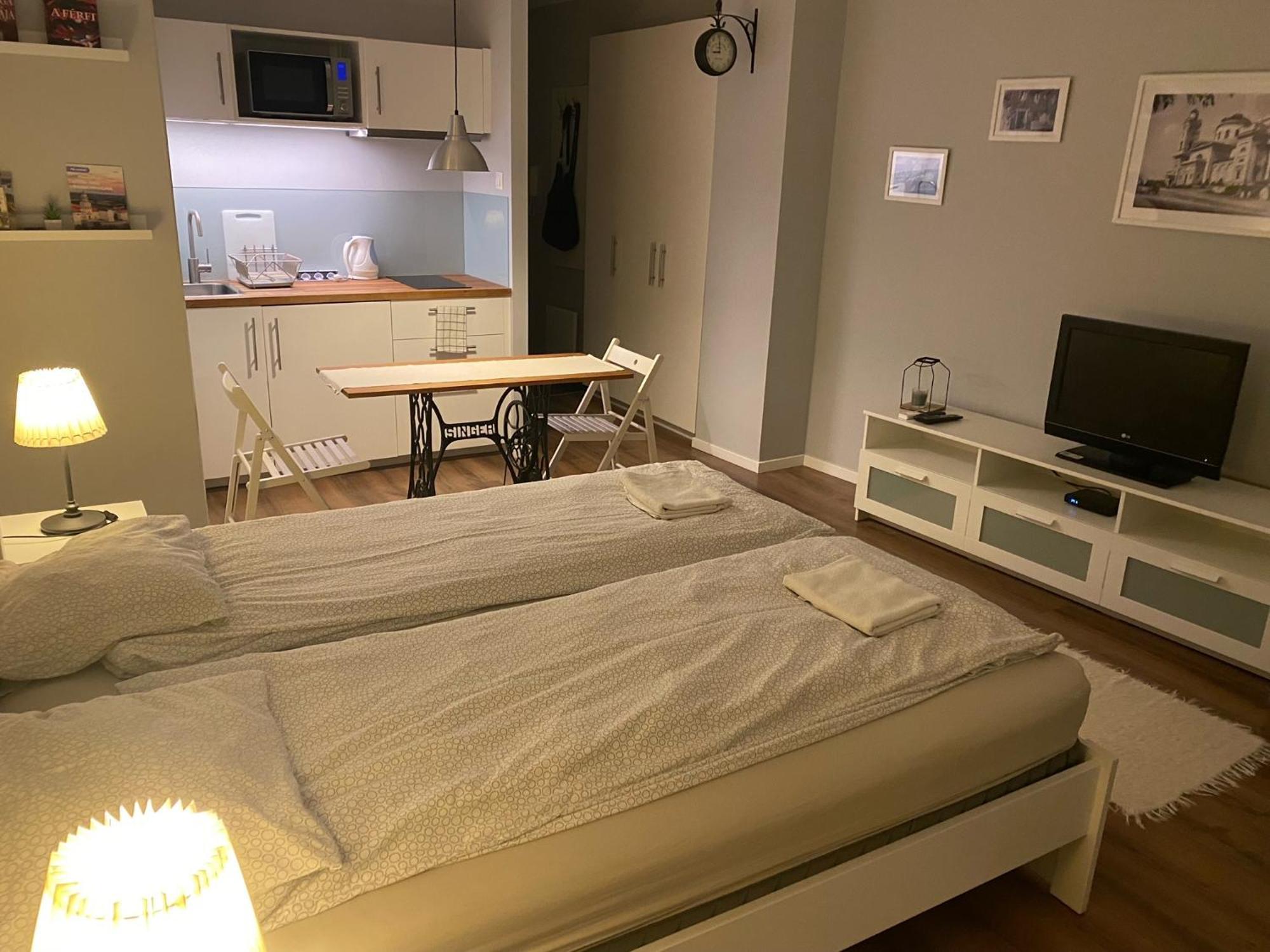 B&B Apartman Eger Buitenkant foto
