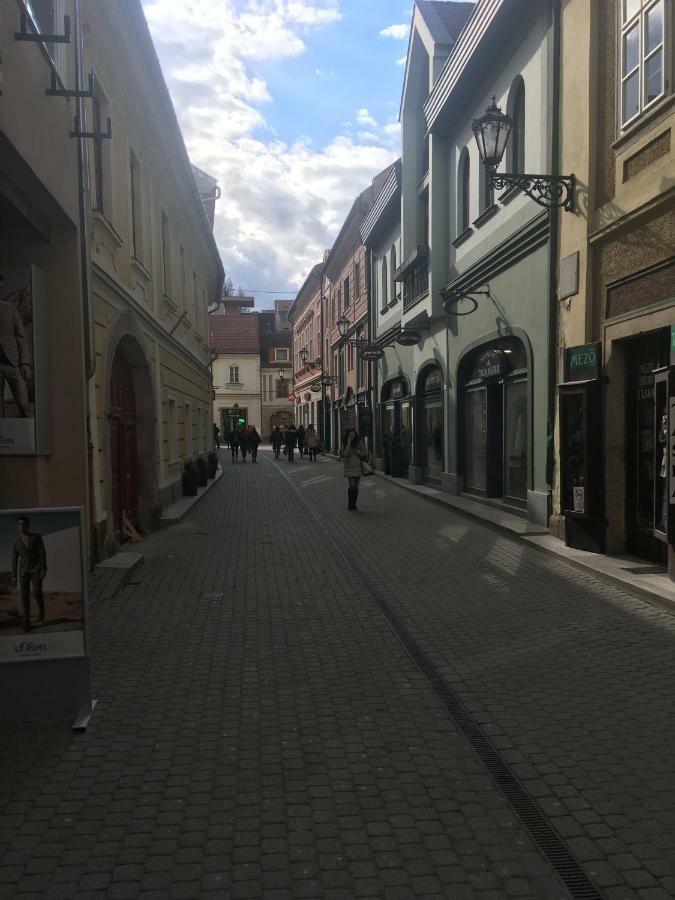 B&B Apartman Eger Buitenkant foto