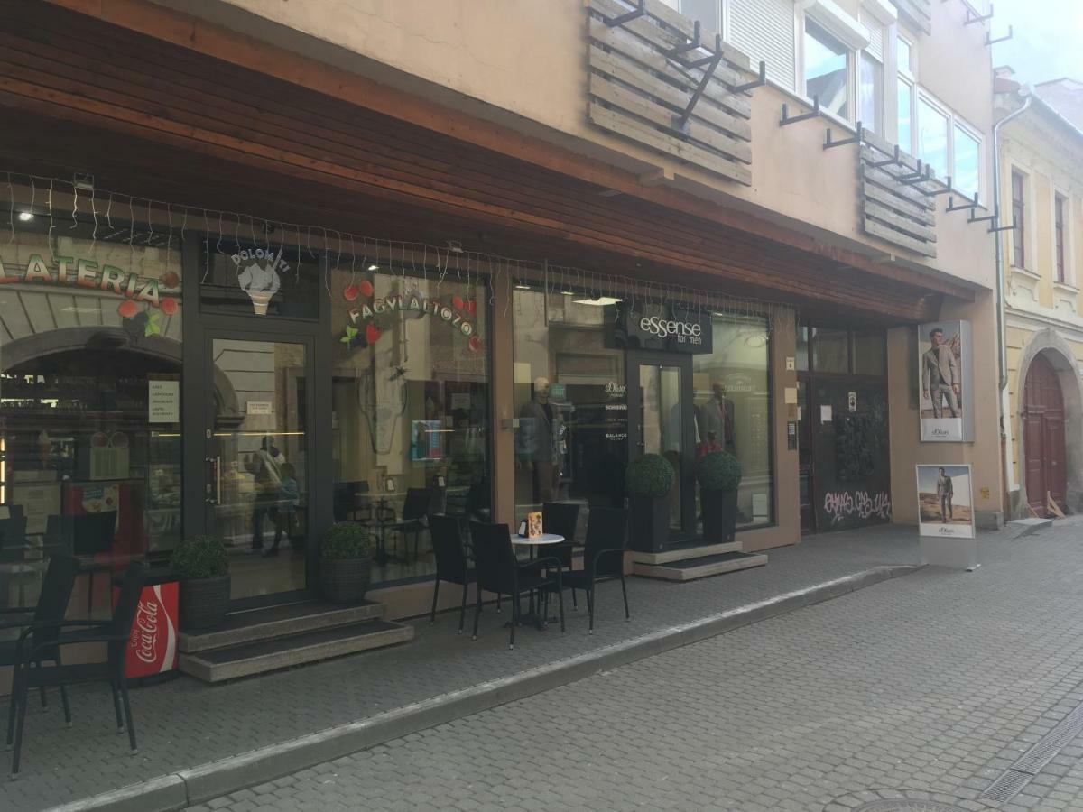 B&B Apartman Eger Buitenkant foto